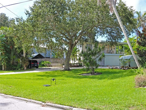 Single Family Home for sale at 4910 Commonwealth Dr, Sarasota, FL 34242 - MLS Number is A4512691