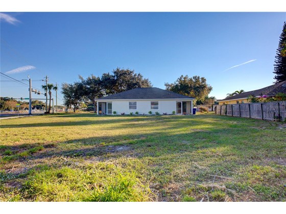 Duplex/Triplex for sale at 6 Bay Acres Ave, Osprey, FL 34229 - MLS Number is A4519388
