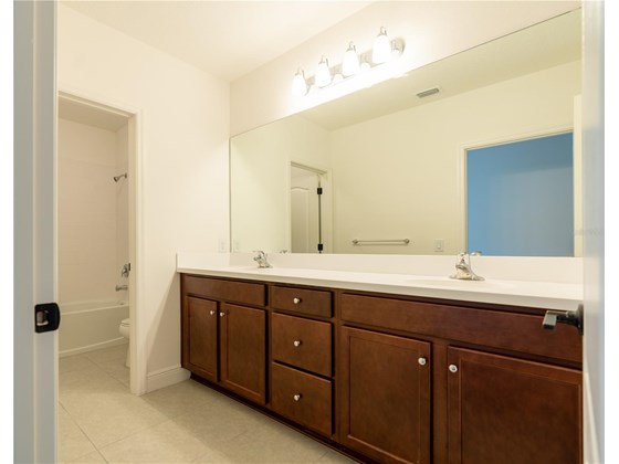 Master bath has two vanity sinks and private water closet - Single Family Home for sale at 13181 Steinhatchee Loop, Venice, FL 34293 - MLS Number is A4519994
