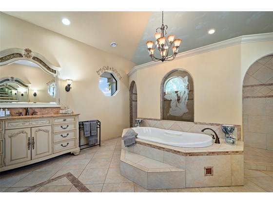 Solid wood cabinetry, dual sinks and soaking tub complete this spacious master bath - Single Family Home for sale at 1012 Bayview Dr, Nokomis, FL 34275 - MLS Number is A4521028